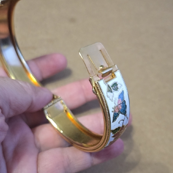 Vintage White Cloisonne Hinged Bangle Bracelet - Picture 5 of 9